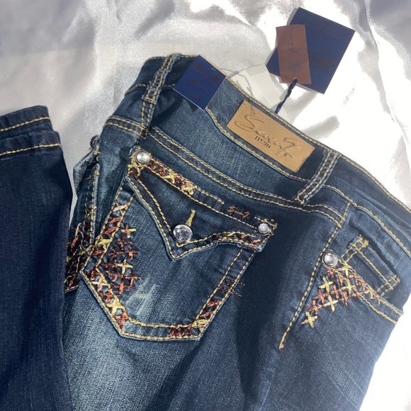 NWT SEVEN7 Premium flare leg jeans - Picture 2 of 9